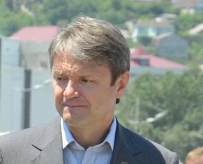 Ткачева сослали в деревню