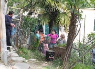 Дом с видом на колючую проволоку