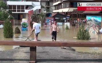 По улицам Мирного ходят на лодках