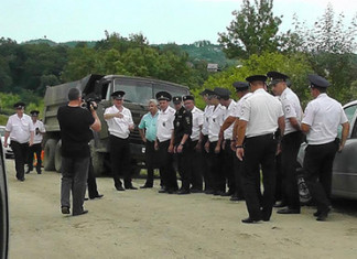 Адвокаты требуют расследовать действия полиции в отношении Грицевич и Кимаева Село Черешня, 29 июля 2015 года. Фото: Кавказский узел.