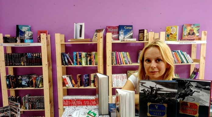 «Стеллаж» и две скамейки для чтения