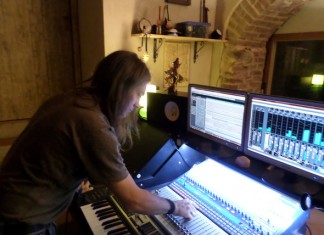 Марко по прозвищу «Ведьмак» Марко за работой в домашней студии. Фото автора