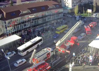 В Сочи горит торговый центр