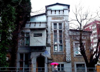 Блеск и нищета дачи Зиновьевой