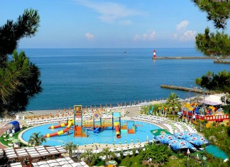 Аквапарк «Маяк» будут сносить долго