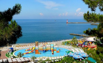 Аквапарк «Маяк» будут сносить долго