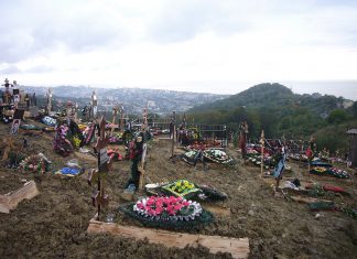 Могила с видом на море