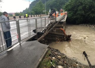 Селевые потоки перекрыли дорогу в районе Сочи, в трёх сёлах объявлен режим чрезвычайной ситуации