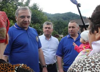 Глава МЧС Владимир Пучков побывал в затопленных сочинских селах