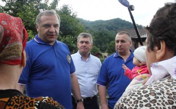 Глава МЧС Владимир Пучков побывал в затопленных сочинских селах