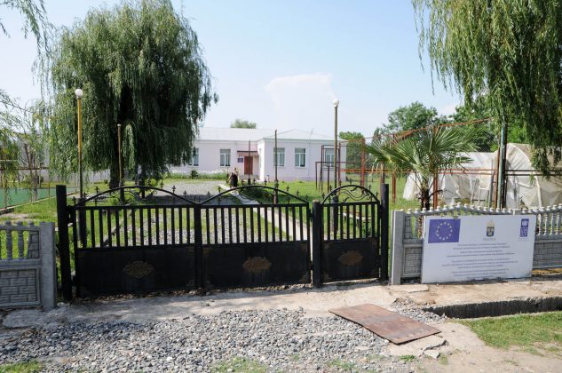 Школа в селе Набакеви отремонтирована в 2013 году на деньги Евросоюза.