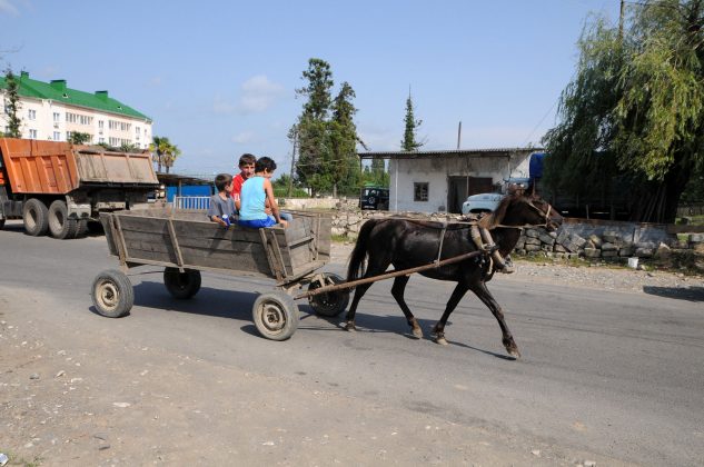 Общественный транспорт в селах нижней зоны Галского района пока не ходит.