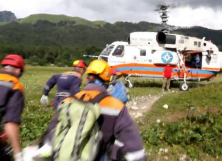 Спасатели эвакуировали пострадавшую женщину с приюта Фишт Спасатели ЮРПСО, Сочи.