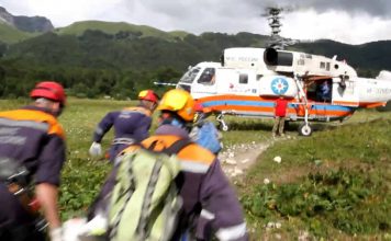 Спасатели эвакуировали пострадавшую женщину с приюта Фишт Спасатели ЮРПСО, Сочи.