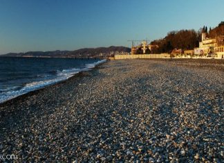 В Сочи огораживают публичный пляж в районе резиденции премьера Медведева