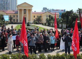 Коммунисты против коррупции Митинг КПРФ в Сочи против коррупции, 25 марта 2017 года. Фото: Сочинские новости, Валерий Перевозчиков.