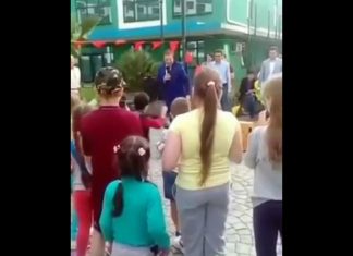 Мэр Сочи неудачно выступил перед детьми