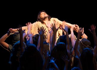 В Сочи несмотря на возражения православных активистов показали рок-оперу “Иисус Христос – суперзвезда”